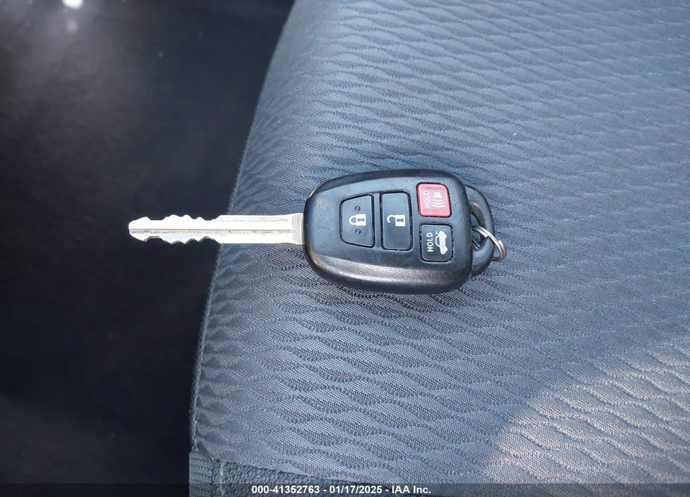 2019 TOYOTA COROLLA LE VIN: 5YFBURHE5KP945987