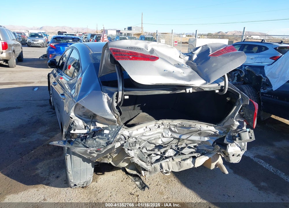 2020 HYUNDAI ELANTRA VIN: KMHD84LFXLU017558