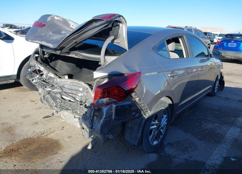 2020 HYUNDAI ELANTRA VIN: KMHD84LFXLU017558