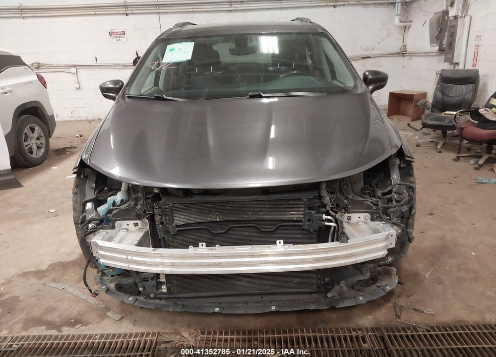 2018 CHRYSLER PACIFICA TOURING L VIN: 2C4RC1BG7JR122778