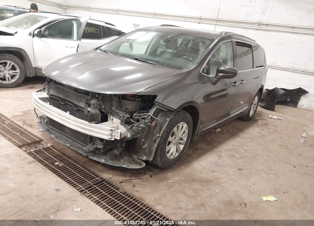2018 CHRYSLER PACIFICA TOURING L VIN: 2C4RC1BG7JR122778
