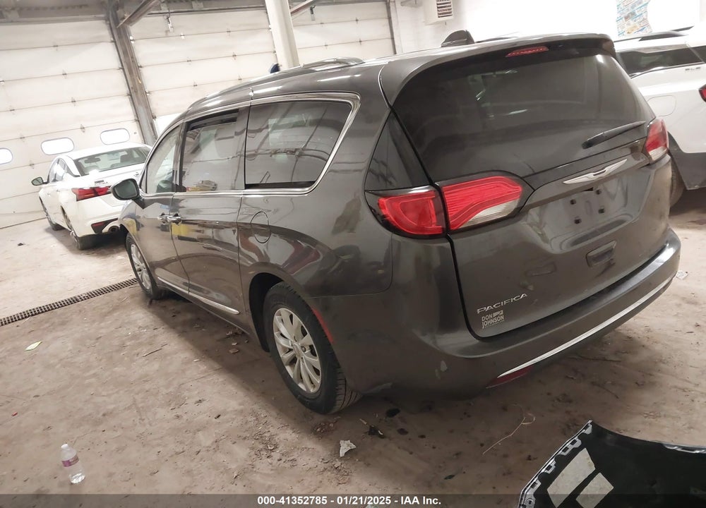 2018 CHRYSLER PACIFICA TOURING L VIN: 2C4RC1BG7JR122778