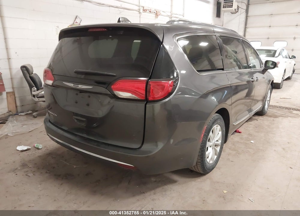 2018 CHRYSLER PACIFICA TOURING L VIN: 2C4RC1BG7JR122778