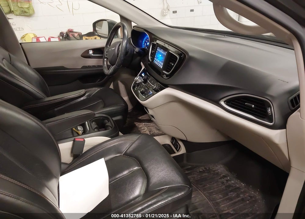2018 CHRYSLER PACIFICA TOURING L VIN: 2C4RC1BG7JR122778
