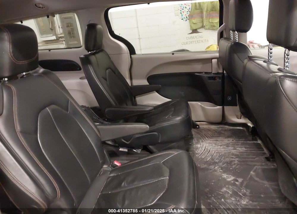 2018 CHRYSLER PACIFICA TOURING L VIN: 2C4RC1BG7JR122778