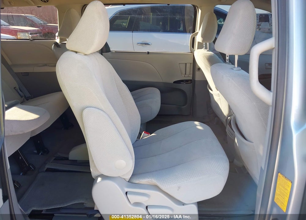 2014 TOYOTA SIENNA LE V6 8 PASSENGER VIN: 5TDKK3DC1ES450950