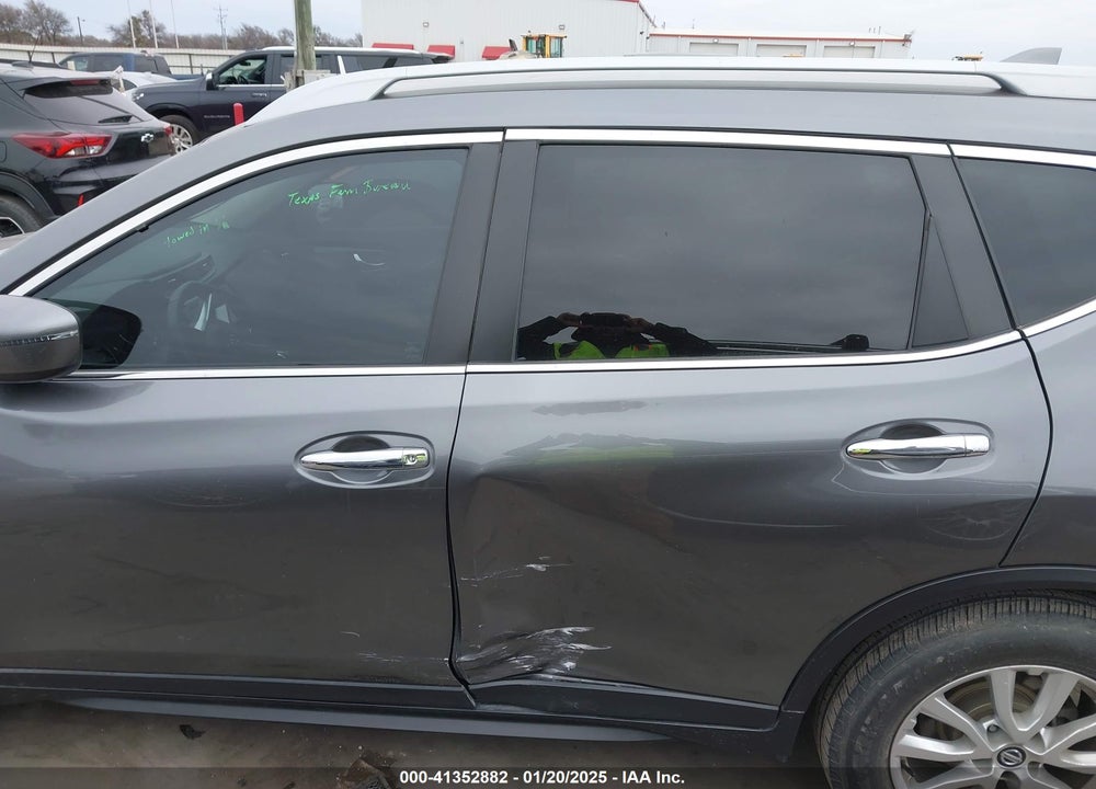 2019 NISSAN ROGUE S VIN: 5N1AT2MT2KC844453