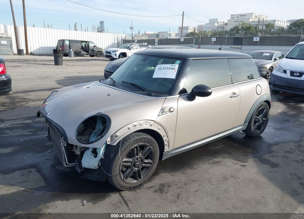 2013 MINI HARDTOP COOPER VIN: WMWSU3C58DT374833