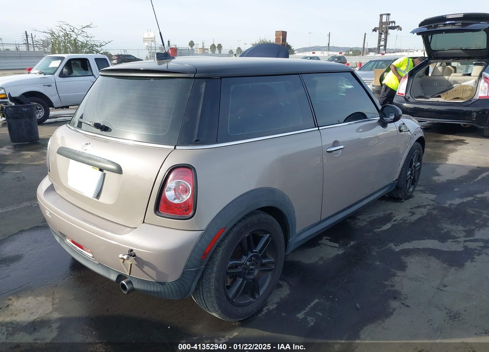 2013 MINI HARDTOP COOPER VIN: WMWSU3C58DT374833