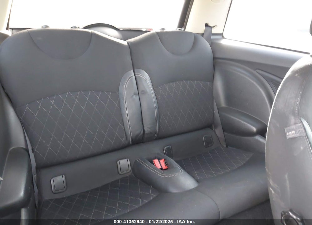 2013 MINI HARDTOP COOPER VIN: WMWSU3C58DT374833