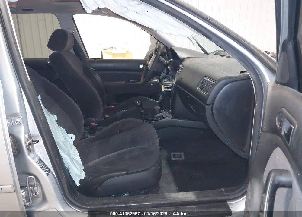2003 VOLKSWAGEN GOLF GLS 2.0L VIN: 9BWGK61J934009785