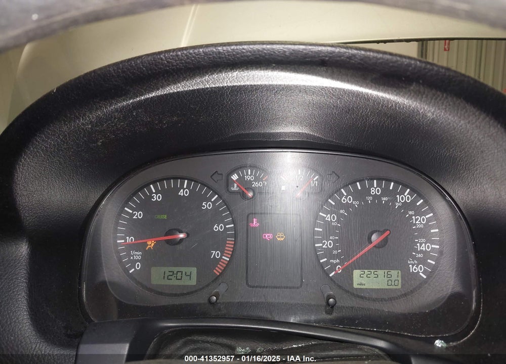 2003 VOLKSWAGEN GOLF GLS 2.0L VIN: 9BWGK61J934009785