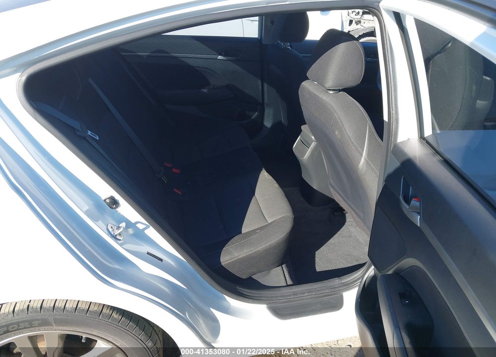 2018 HYUNDAI ELANTRA VIN: 5NPD84LF4JH296047