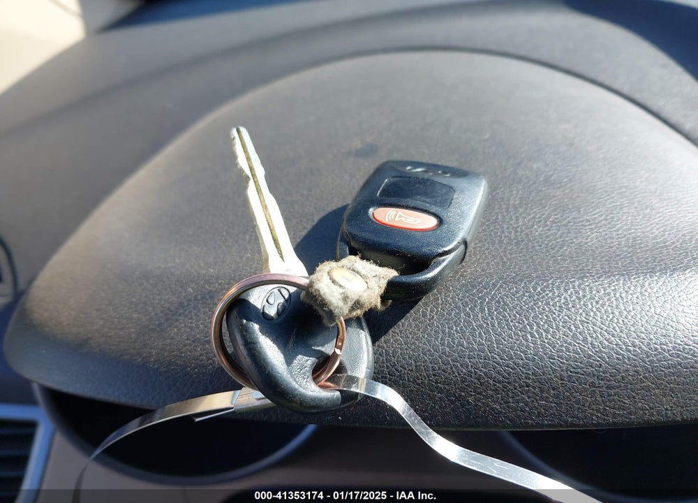 2013 HYUNDAI ELANTRA VIN: KMHDH4AE1DU853321