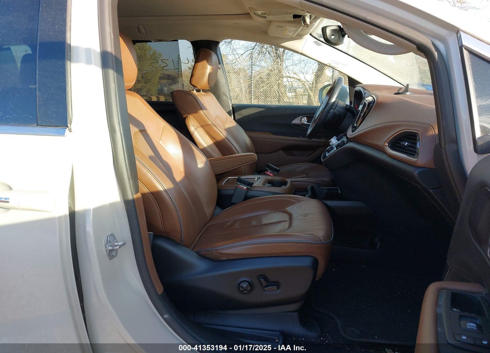2019 CHRYSLER PACIFICA LIMITED VIN: 2C4RC1GGXKR629765