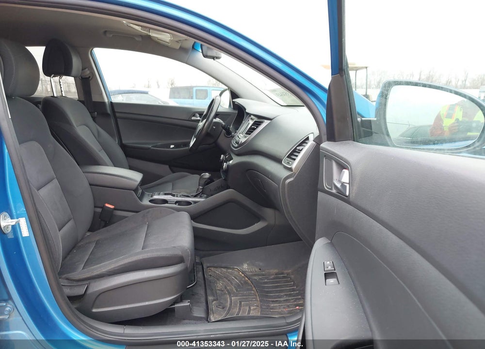 2017 HYUNDAI TUCSON SPORT VIN: KM8J33A20HU474754