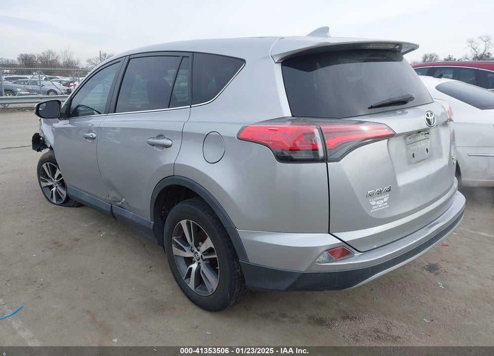 2018 TOYOTA RAV4 XLE VIN: 2T3RFREV9JW704760