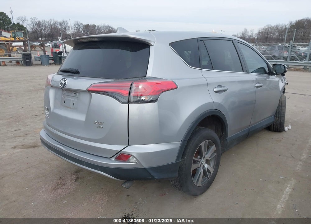 2018 TOYOTA RAV4 XLE VIN: 2T3RFREV9JW704760