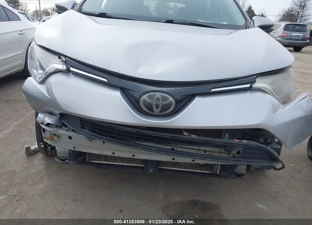 2018 TOYOTA RAV4 XLE VIN: 2T3RFREV9JW704760