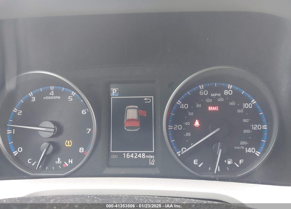 2018 TOYOTA RAV4 XLE VIN: 2T3RFREV9JW704760