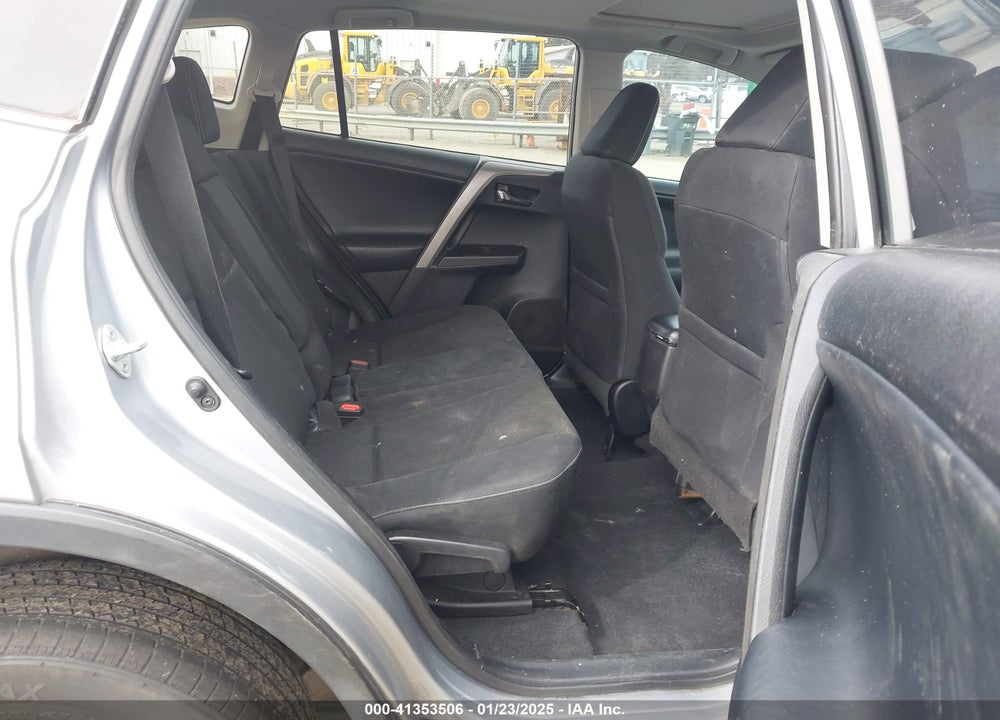 2018 TOYOTA RAV4 XLE VIN: 2T3RFREV9JW704760