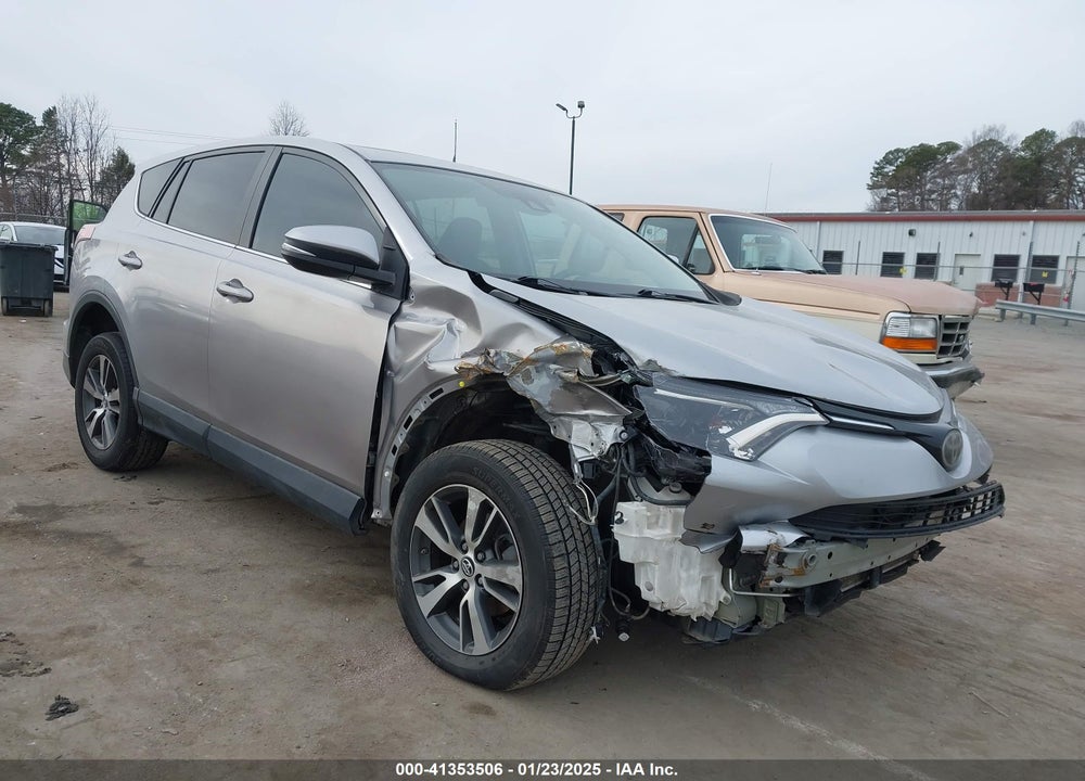 2018 TOYOTA RAV4 XLE VIN: 2T3RFREV9JW704760