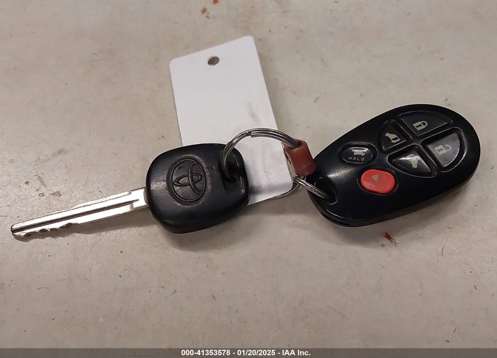 2008 TOYOTA SIENNA VIN: 5TDBK22C58S017116