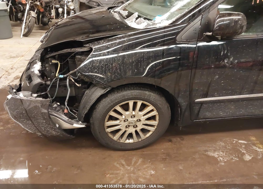 2008 TOYOTA SIENNA VIN: 5TDBK22C58S017116