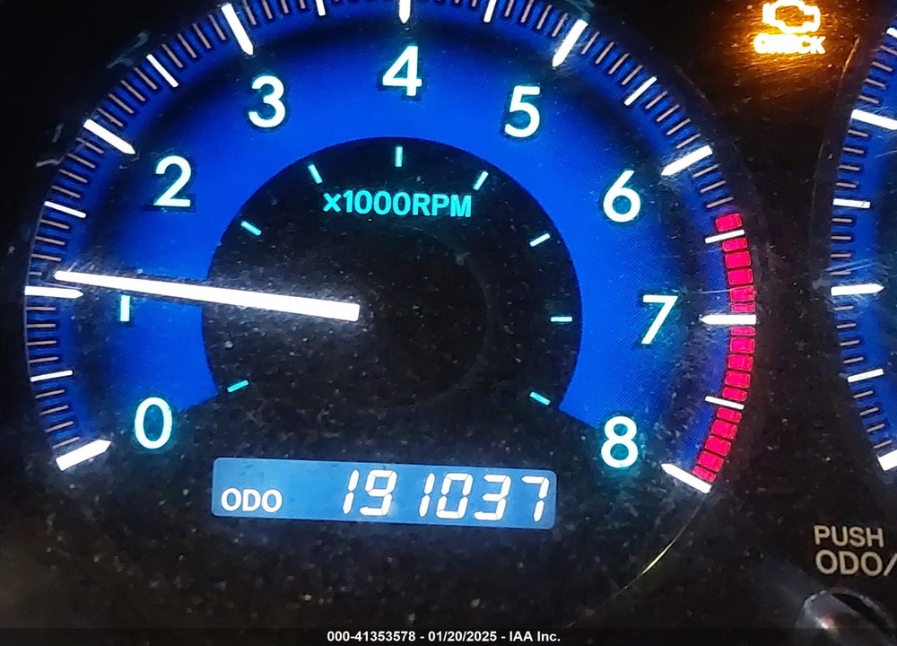 2008 TOYOTA SIENNA VIN: 5TDBK22C58S017116