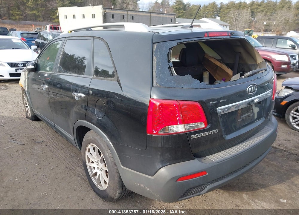 2011 KIA SORENTO LX V6 VIN: 5XYKT4A23BG137437