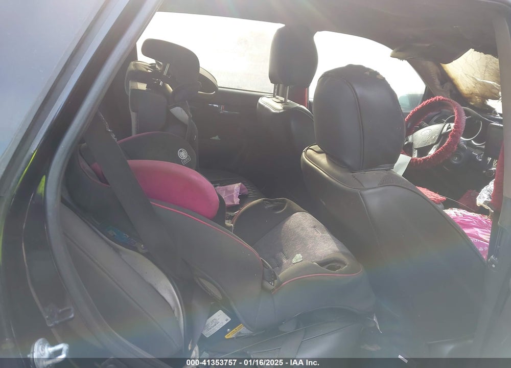 2011 KIA SORENTO LX V6 VIN: 5XYKT4A23BG137437