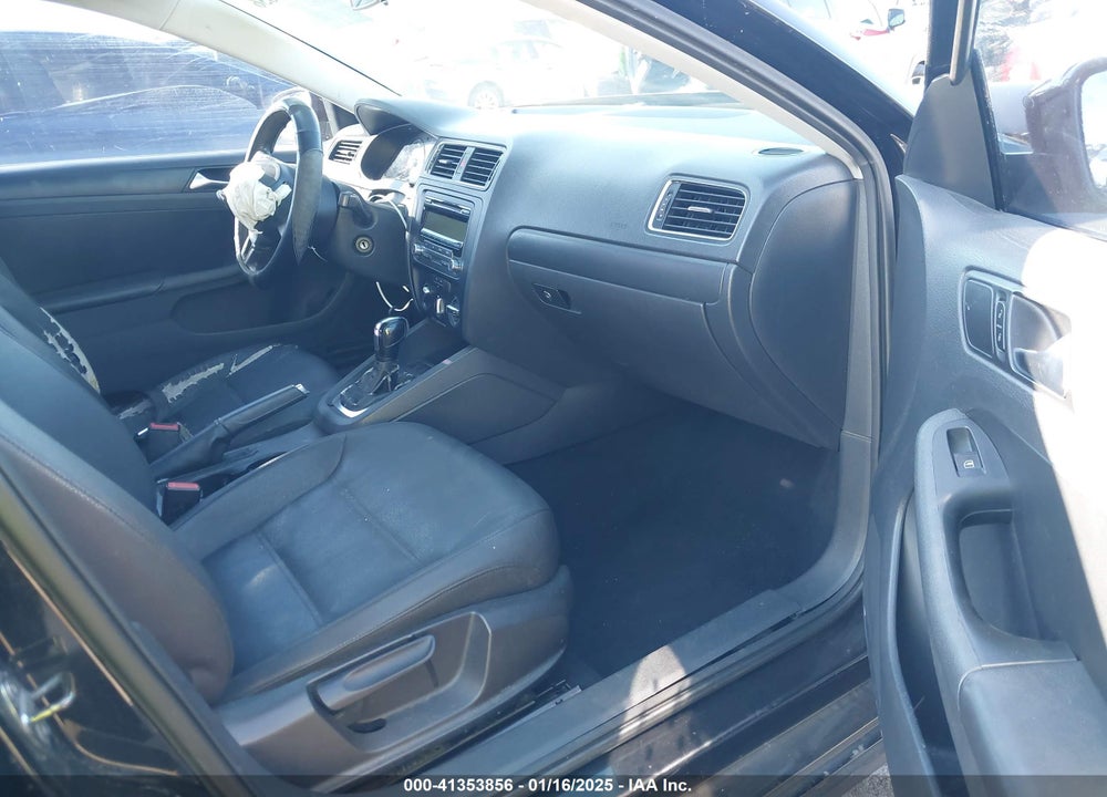 2011 VOLKSWAGEN JETTA VIN: 3VWDZ7AJ0BM328099