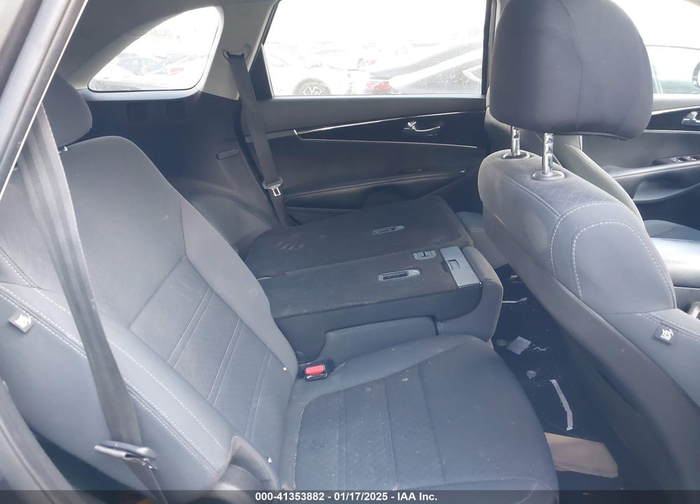 2017 KIA SORENTO 3.3L LX VIN: 5XYPG4A58HG323004