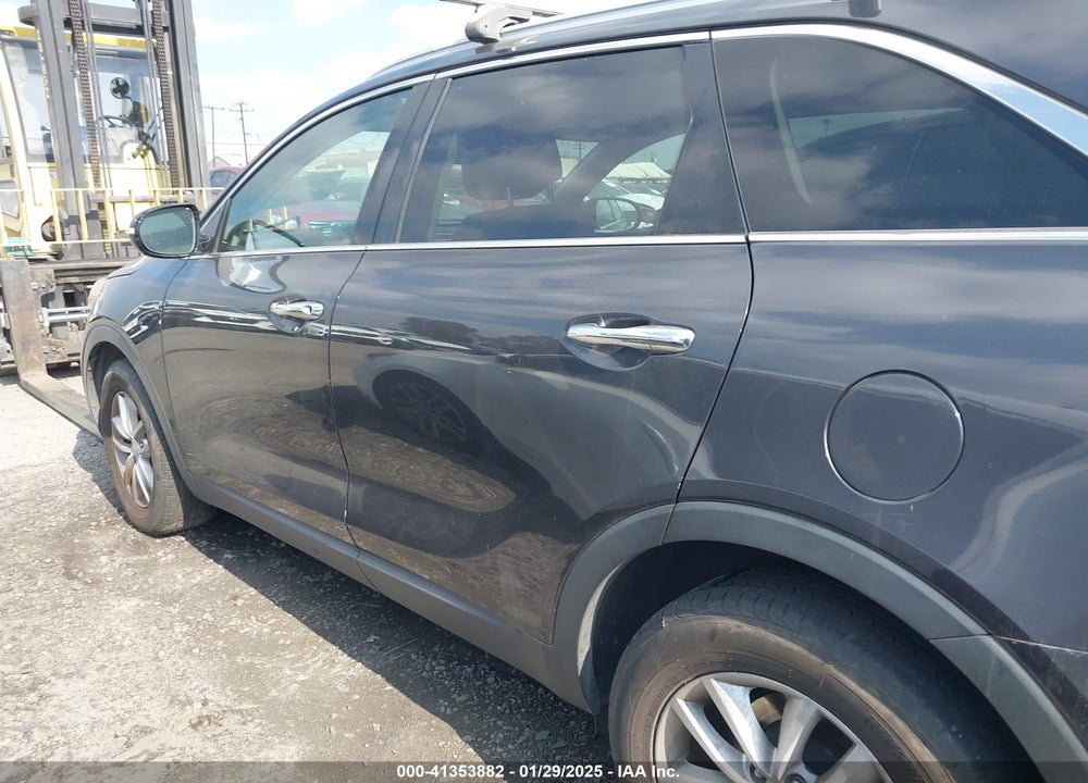 2017 KIA SORENTO 3.3L LX VIN: 5XYPG4A58HG323004