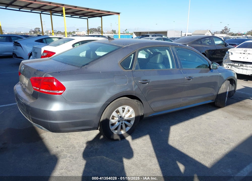 2013 VOLKSWAGEN PASSAT VIN: 1VWAP7A36DC137172
