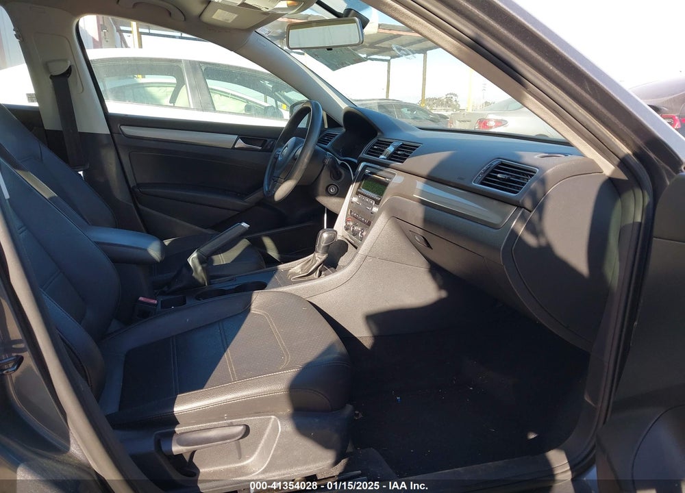 2013 VOLKSWAGEN PASSAT VIN: 1VWAP7A36DC137172