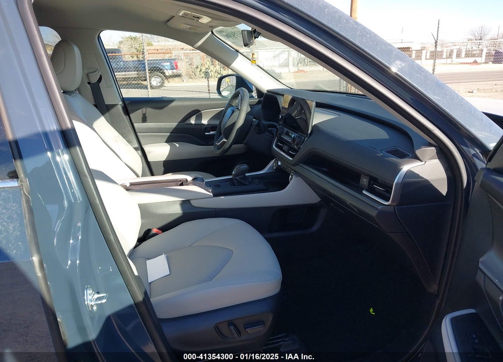 2024 TOYOTA GRAND HIGHLANDER XLE VIN: 5TDAAAB55RS049107