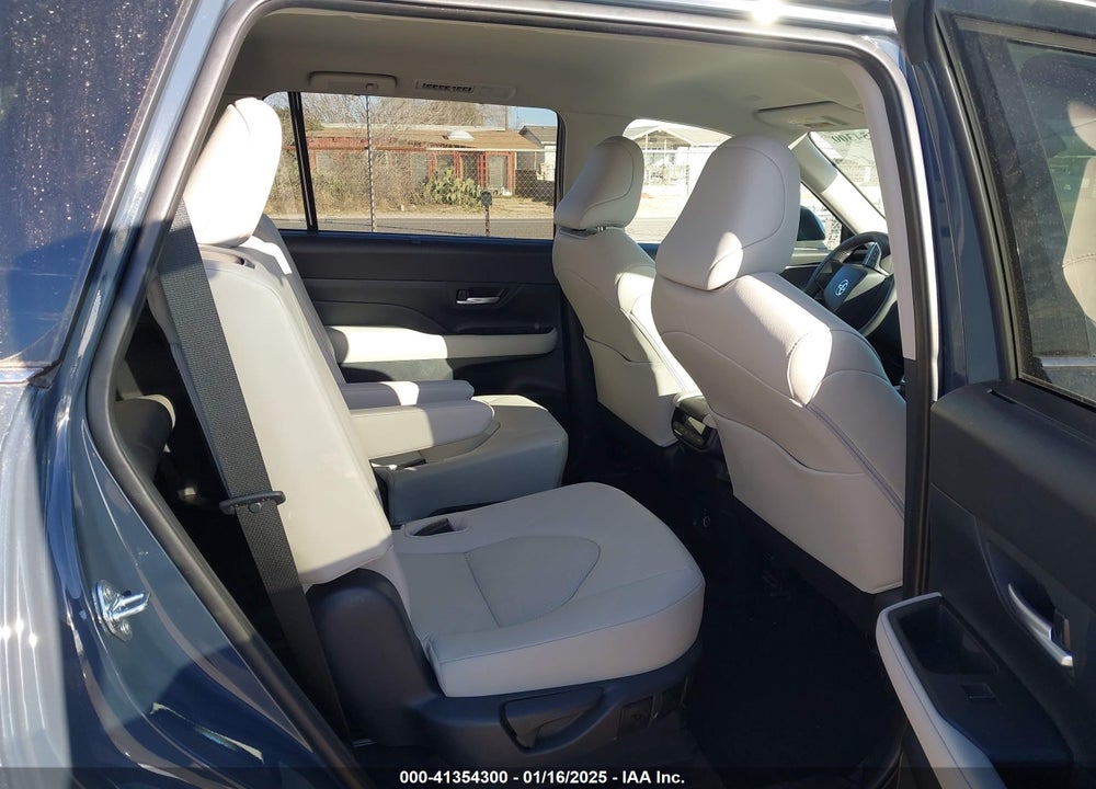2024 TOYOTA GRAND HIGHLANDER XLE VIN: 5TDAAAB55RS049107