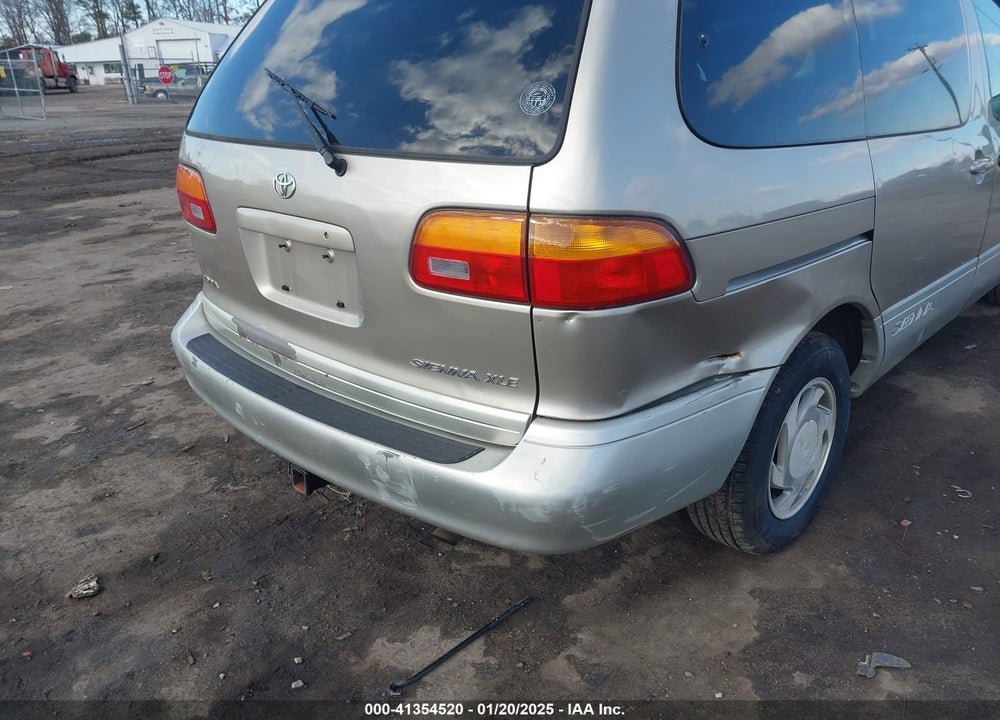 2000 TOYOTA SIENNA XLE VIN: 4T3ZF13C8YU216638