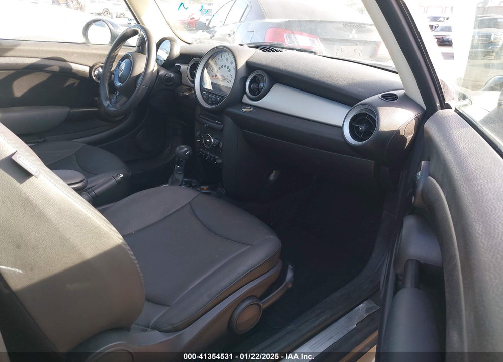 2014 MINI CLUBMAN VIN: WMWZF3C50ET492420