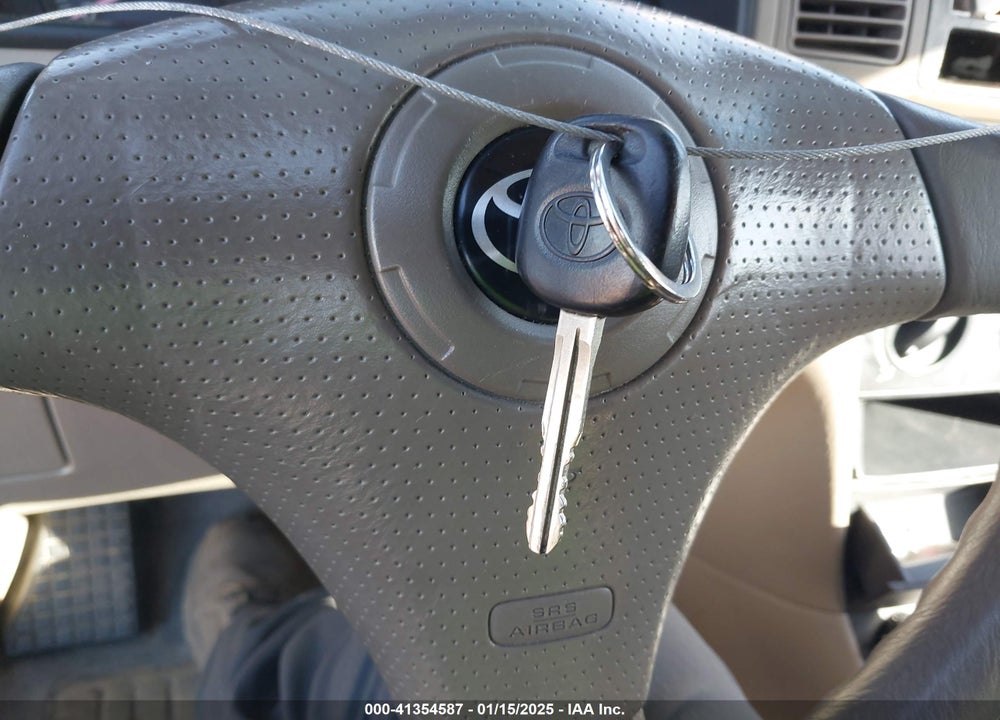 2005 TOYOTA COROLLA CE VIN: 2T1BR32E35C376827