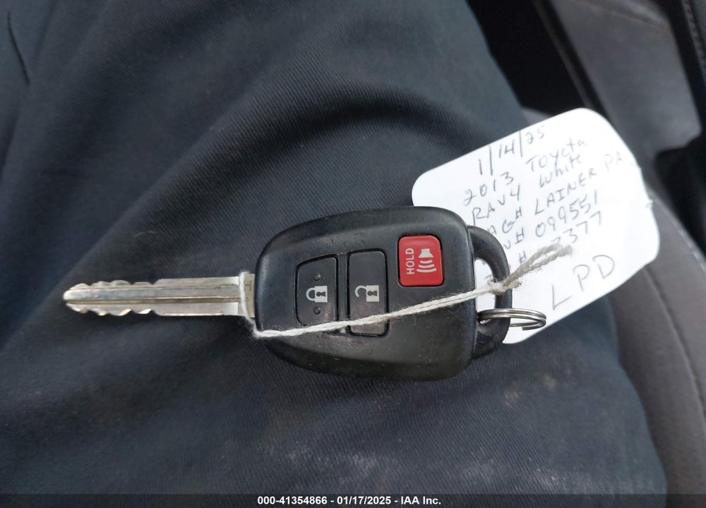 2013 TOYOTA RAV4 XLE VIN: 2T3RFREV2DW099551
