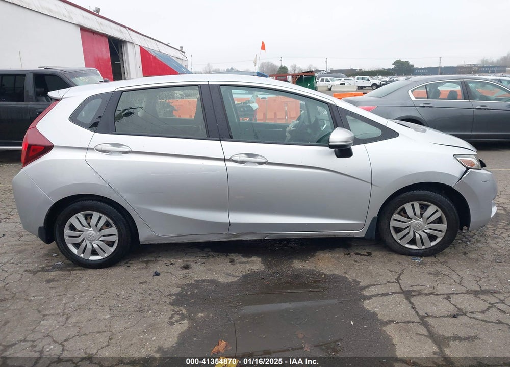 2016 HONDA FIT VIN: JHMGK5H51GS011303