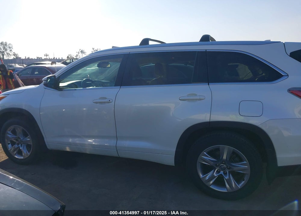 2016 TOYOTA HIGHLANDER LIMITED PLATINUM V6 VIN: 5TDDKRFH2GS352775