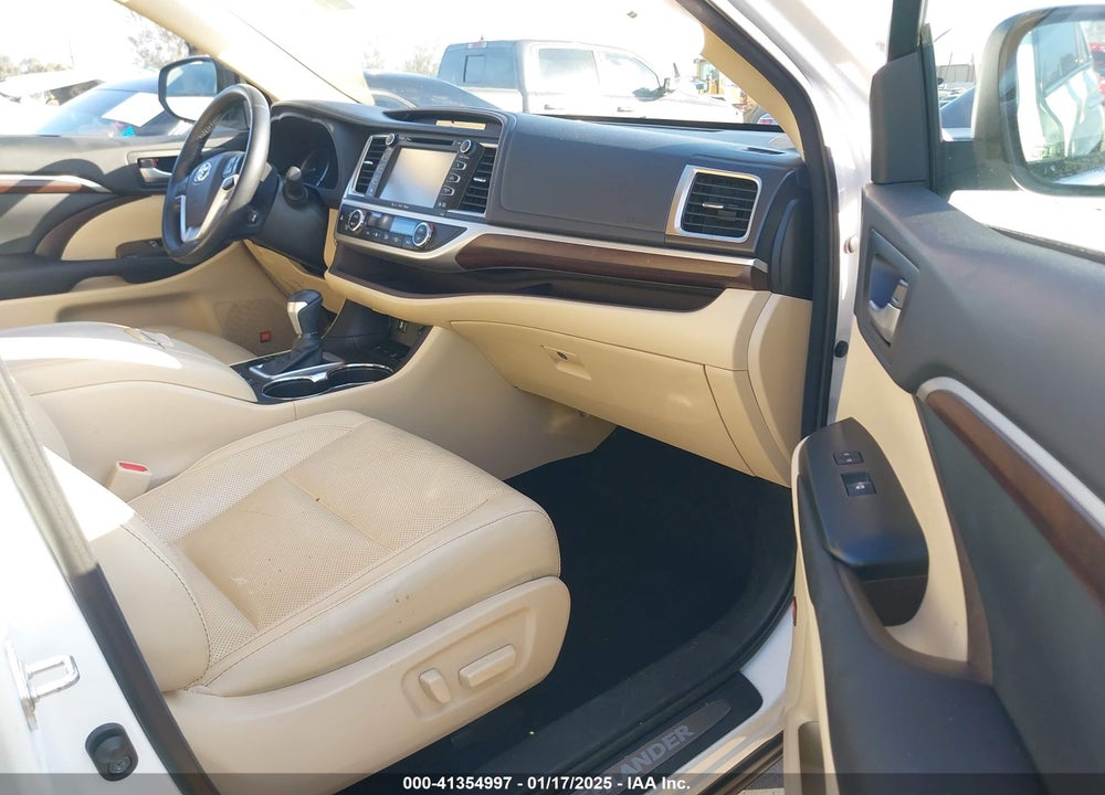 2016 TOYOTA HIGHLANDER LIMITED PLATINUM V6 VIN: 5TDDKRFH2GS352775