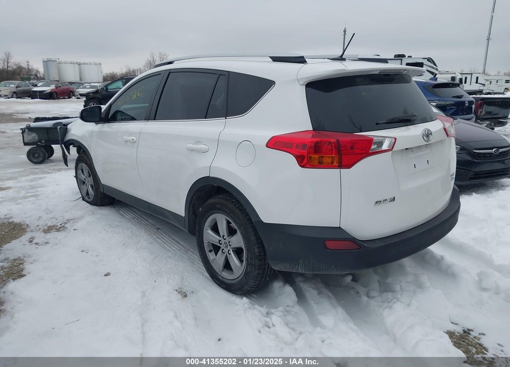 2015 TOYOTA RAV4 XLE VIN: 2T3RFREV8FW251173