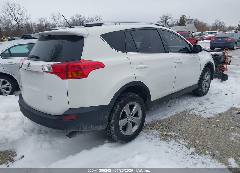 2015 TOYOTA RAV4 XLE VIN: 2T3RFREV8FW251173