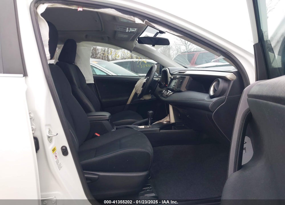 2015 TOYOTA RAV4 XLE VIN: 2T3RFREV8FW251173