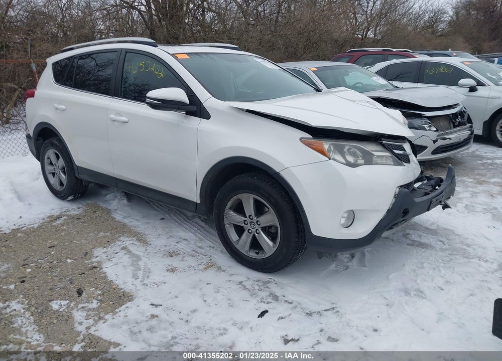 2015 TOYOTA RAV4 XLE VIN: 2T3RFREV8FW251173