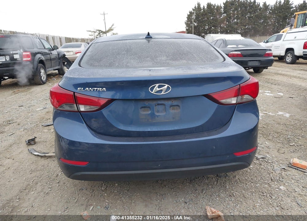2016 HYUNDAI ELANTRA VIN: 5NPDH4AE5GH693592